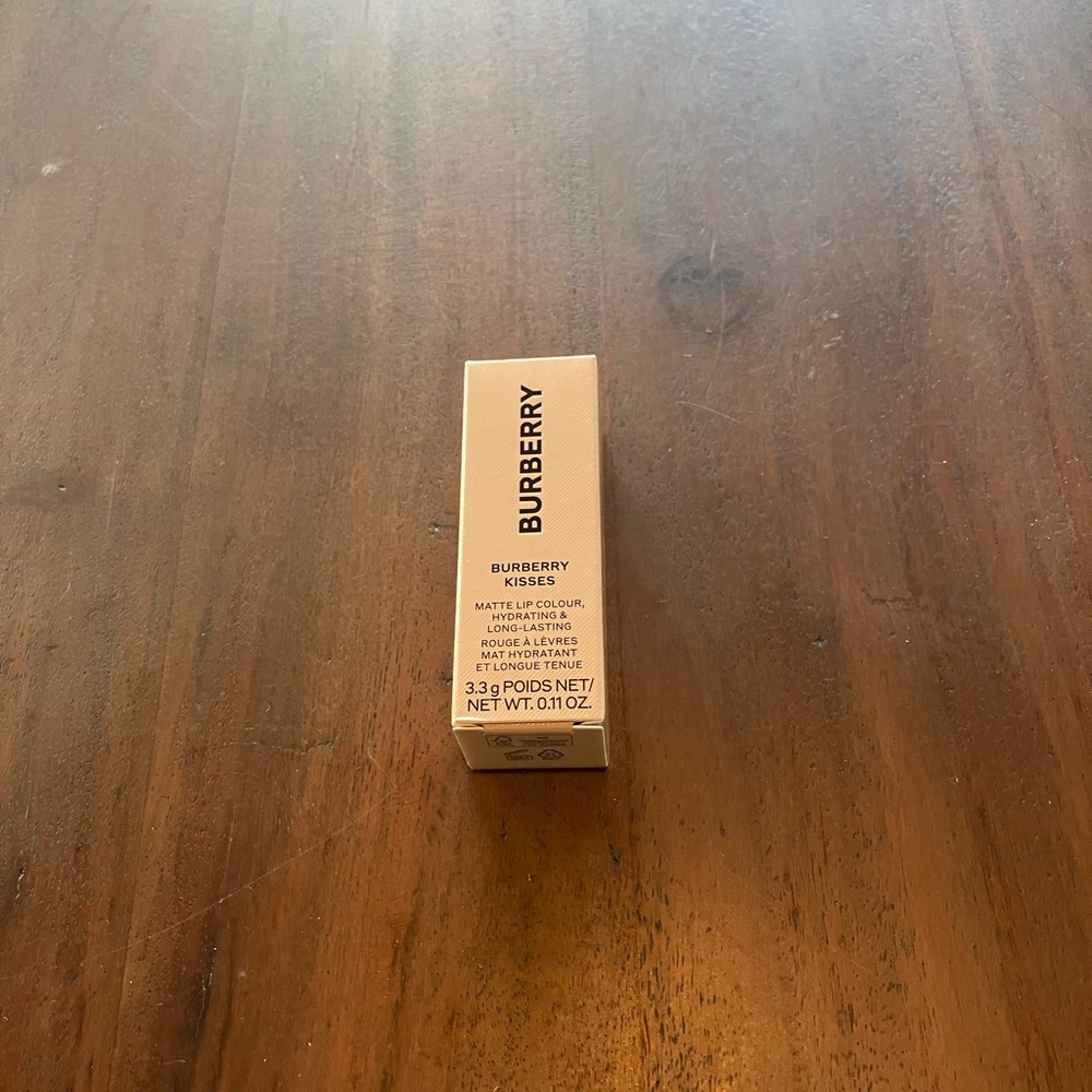 Burberry Kisses Matte Lip Colour - THE RED - Picture 2 of 3